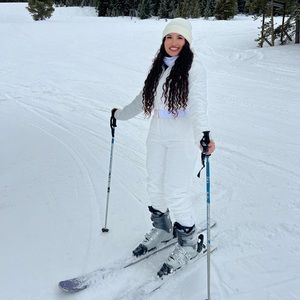 Women’s White Ski Suit (Waterproof, warm, good quality)